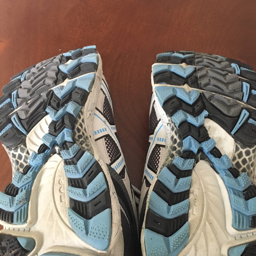 Running Shoes - Picture 5 of 6